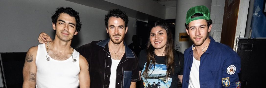 Pam || The New Romantic 🧡 banner