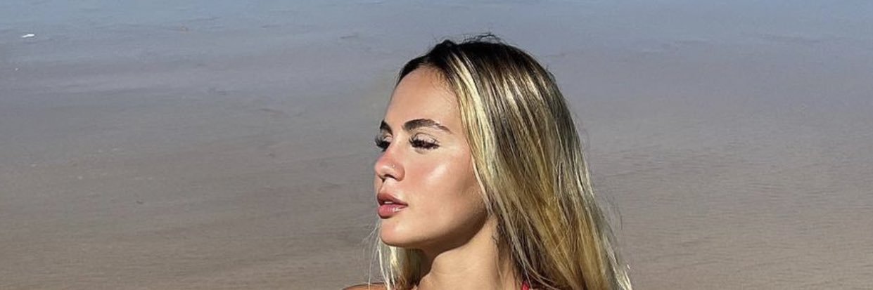 larajuca_'s profile banner image