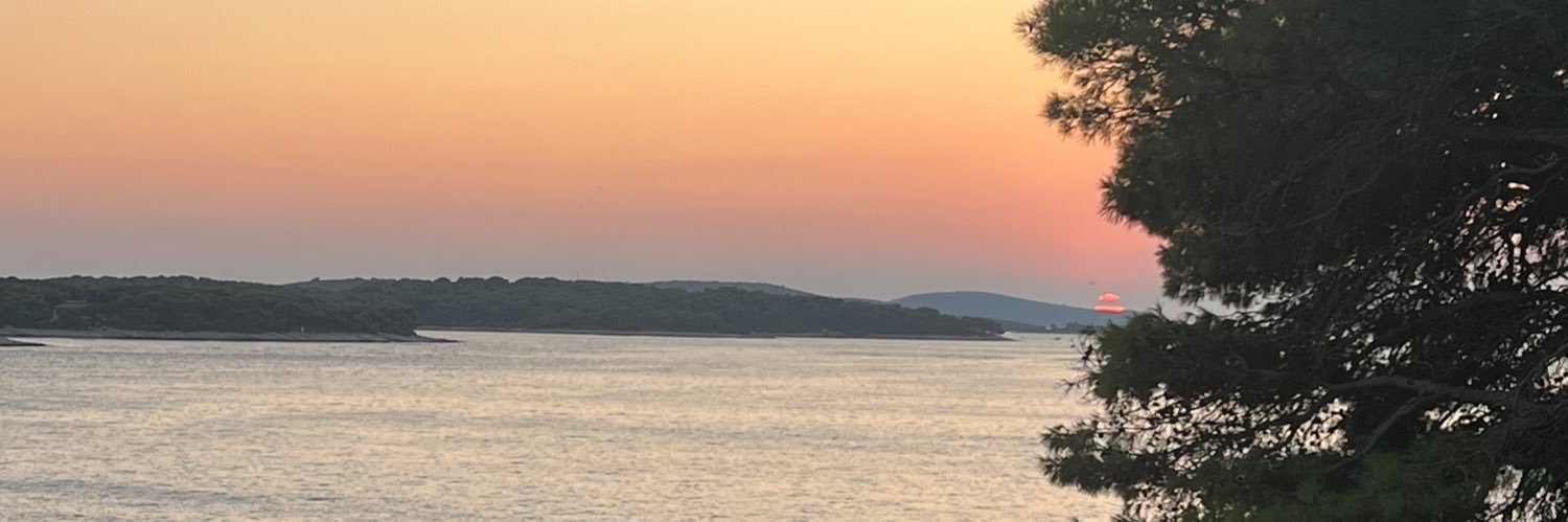 poojasubb's profile banner image