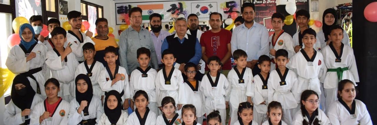 _burhankhan_'s profile banner image