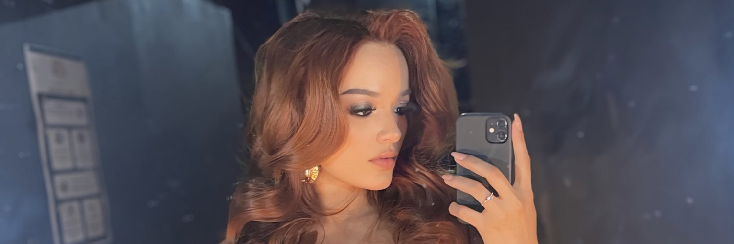 GloriaDebanhis's profile banner image
