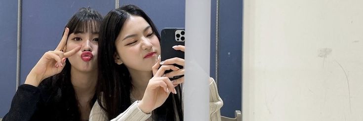 STAYC's profile banner image