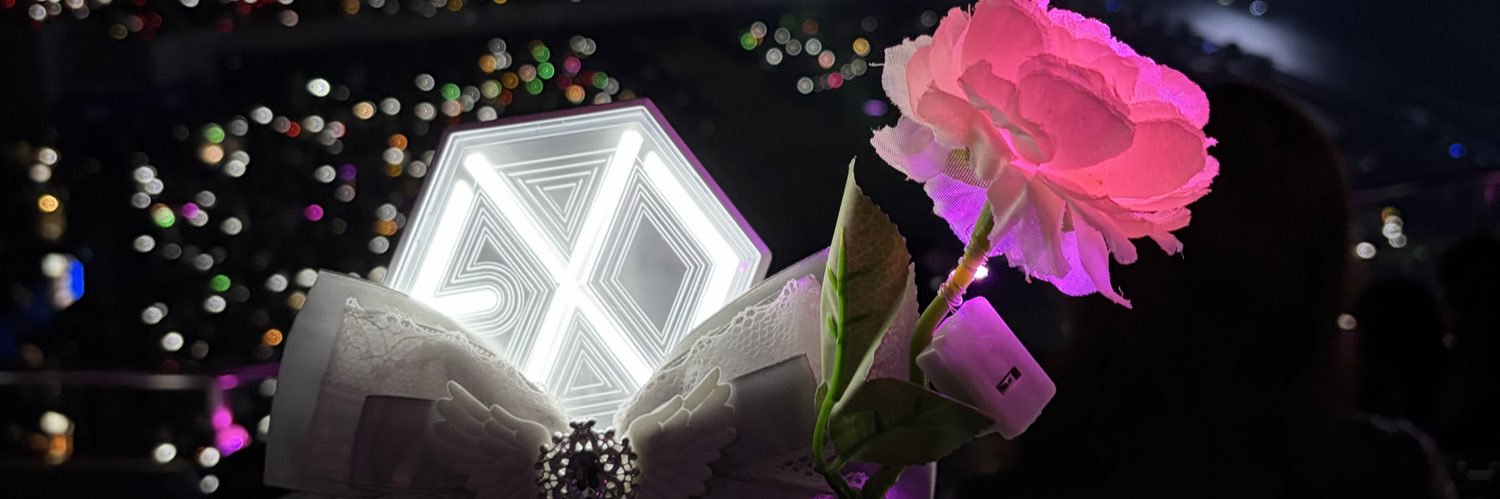 ellyxxii's profile banner image