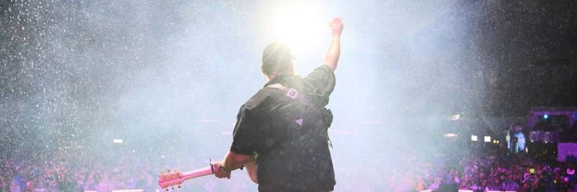 commbslukee's profile banner image