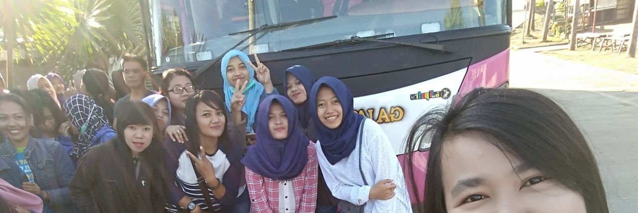 r_setyaa's profile banner image