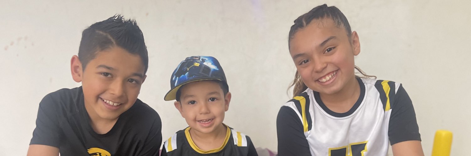 YolisGzzDMaya's profile banner image