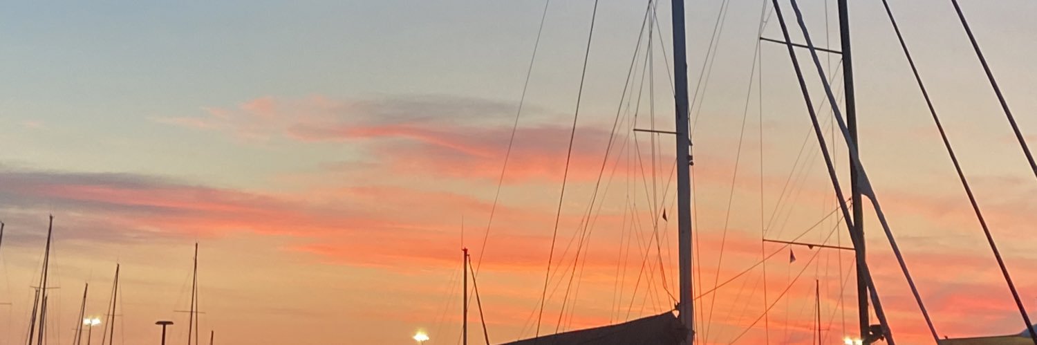 chloomm's profile banner image