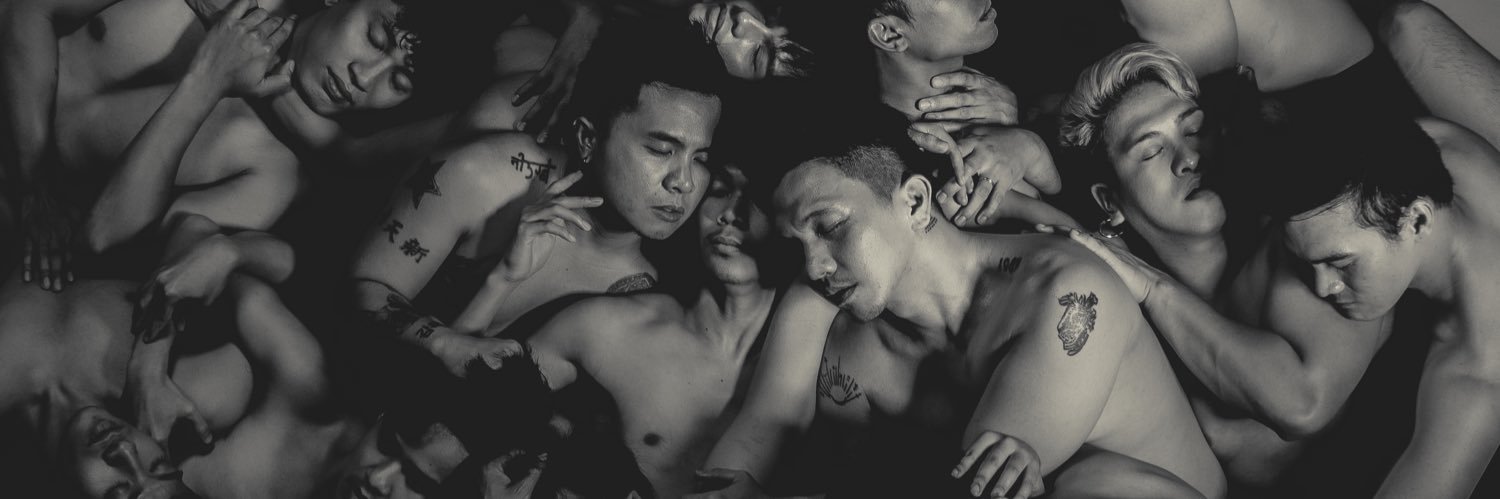 akosialmond's profile banner image