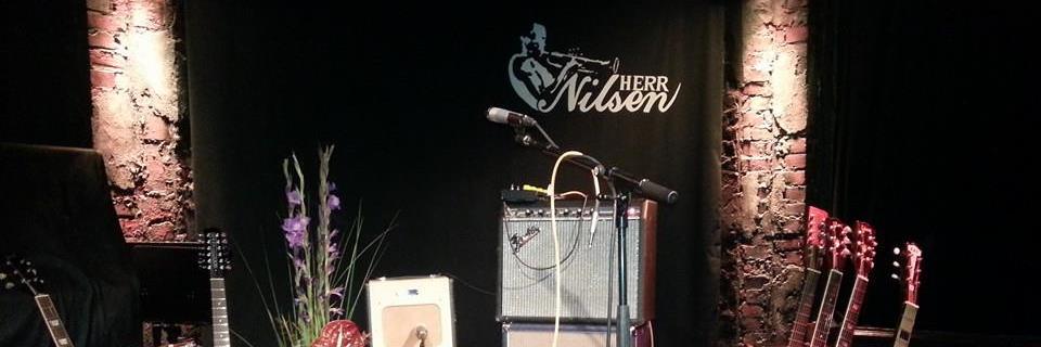 Herr Nilsen banner