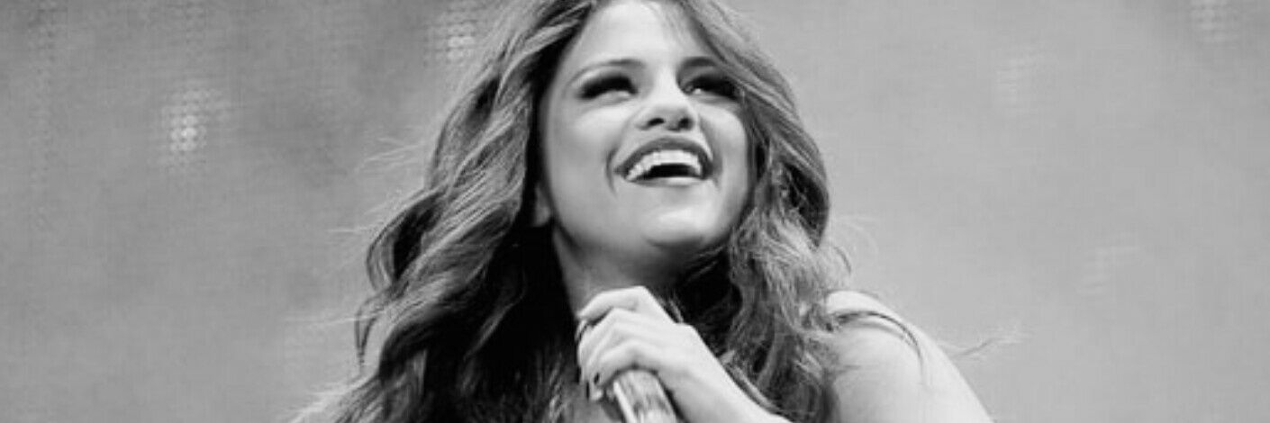 We52Selena's profile banner image