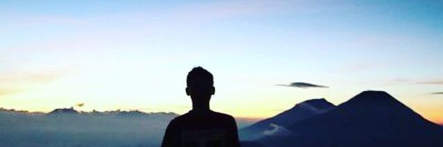 aripsantoz's profile banner image