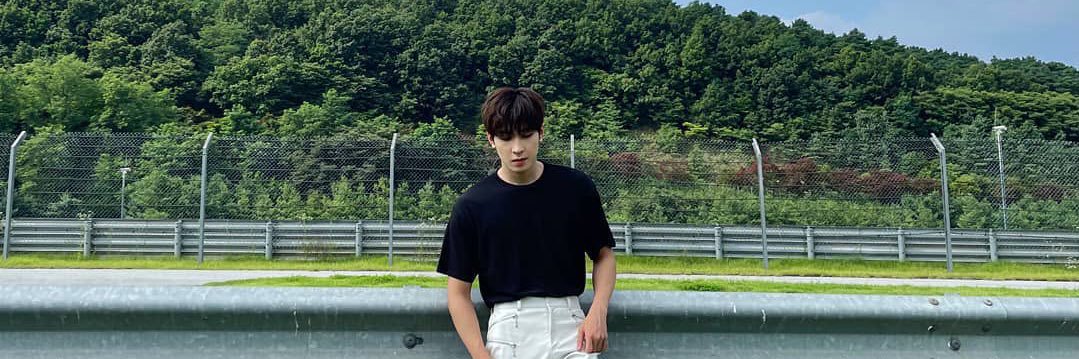 crushyeols's profile banner image