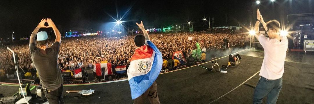 blink-182 Paraguay's banner