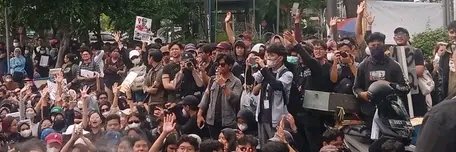 TXT DARI SELLING BREAD,(HALLAND BAKERY)) banner