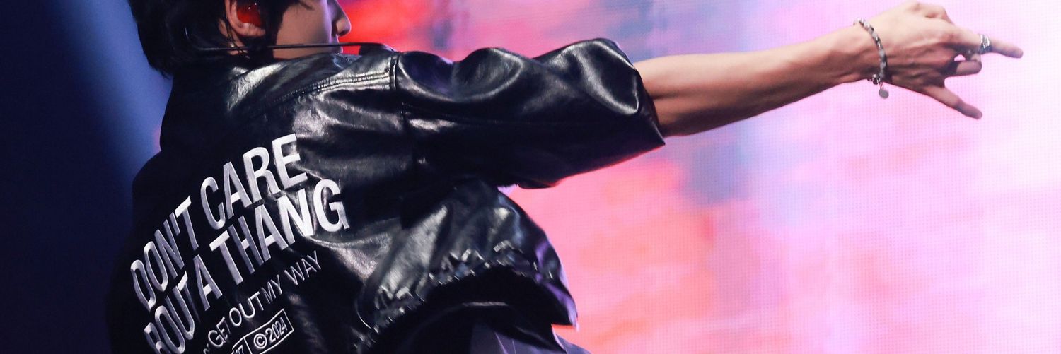 H banner