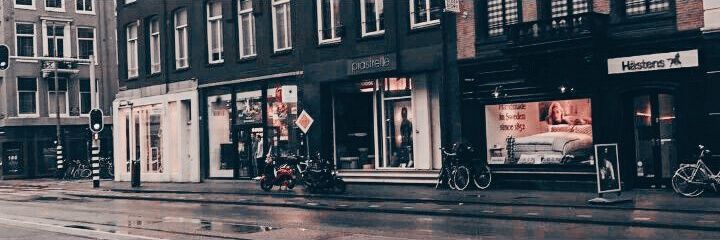 N banner