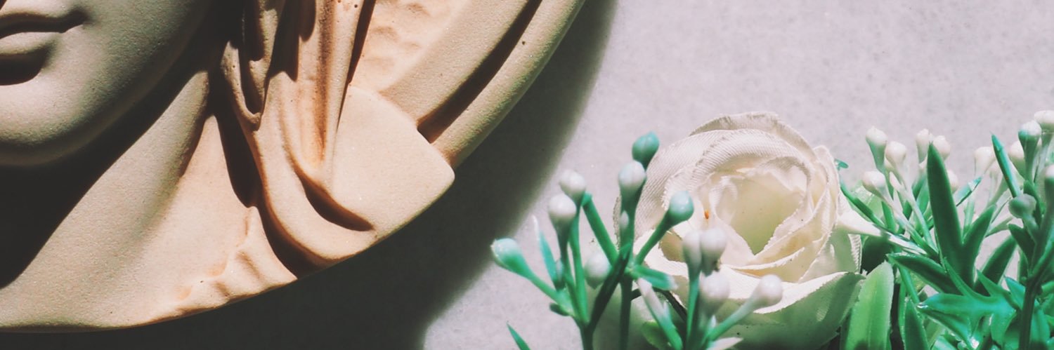 larahallon's profile banner image