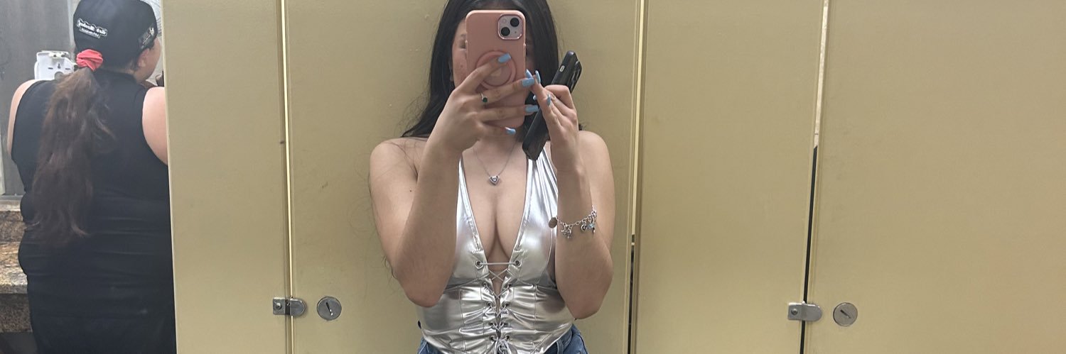vanessavsqz__'s profile banner image