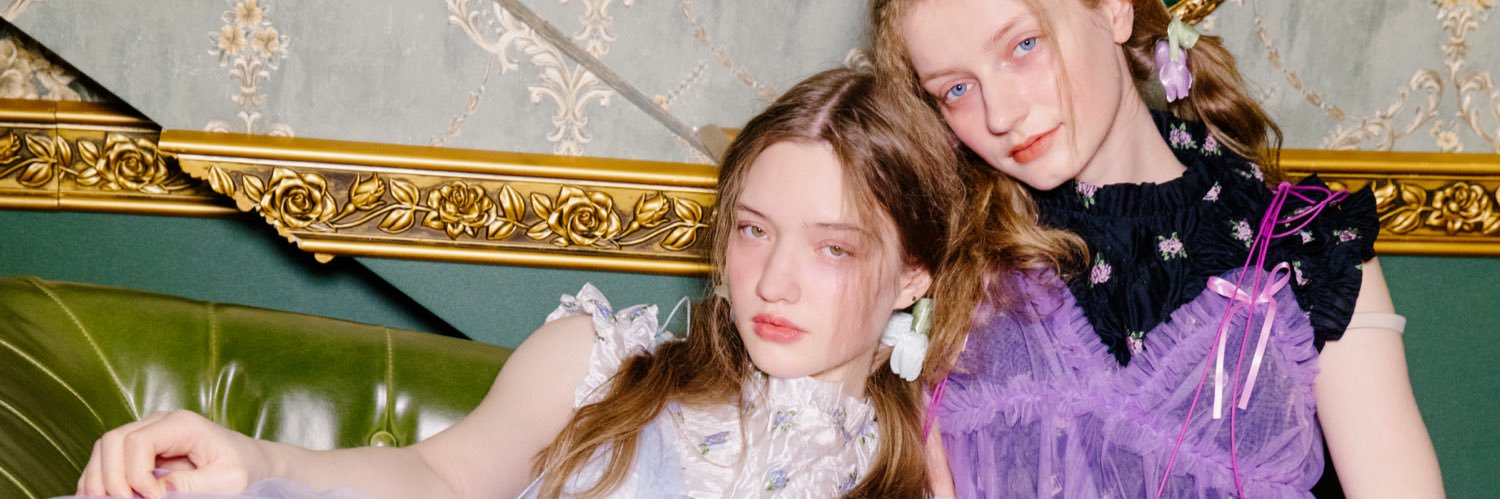 CAROLINA_GLASER's profile banner image