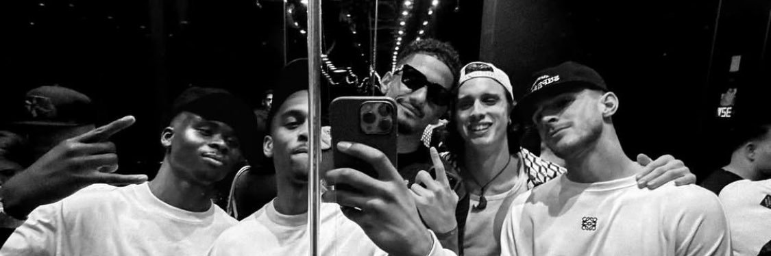 𝑪𝒉𝒍𝒐𝒆 banner