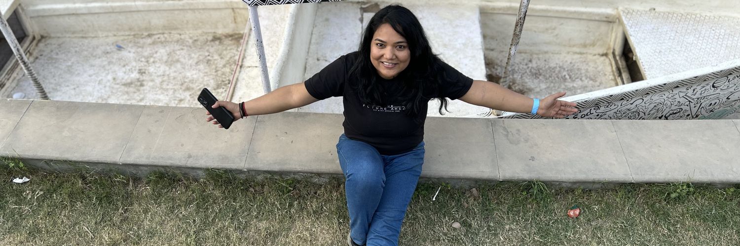 veenibee's profile banner image