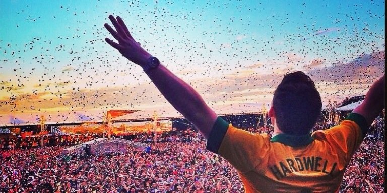 ellzclay's profile banner image