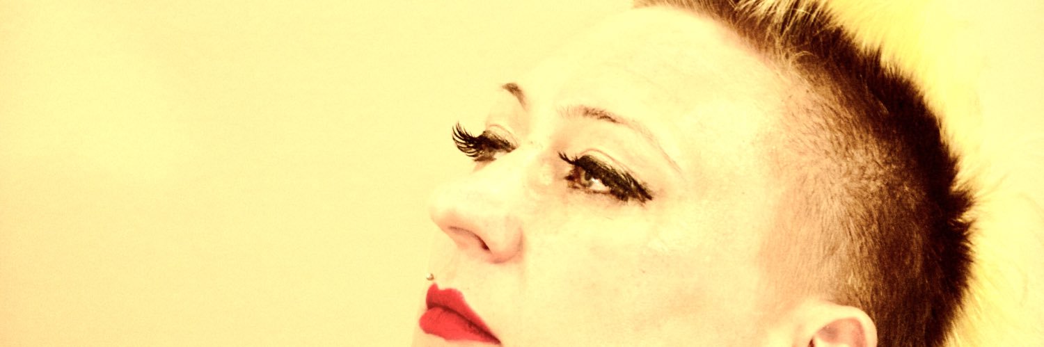 lauriadverb's profile banner image