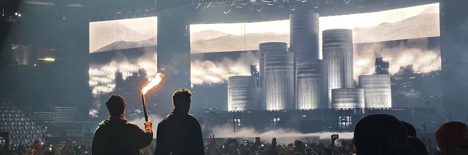 Lo_True's profile banner image