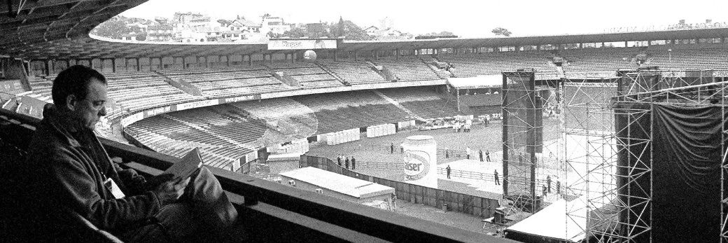 Fane lê-se fãne. Webber banner