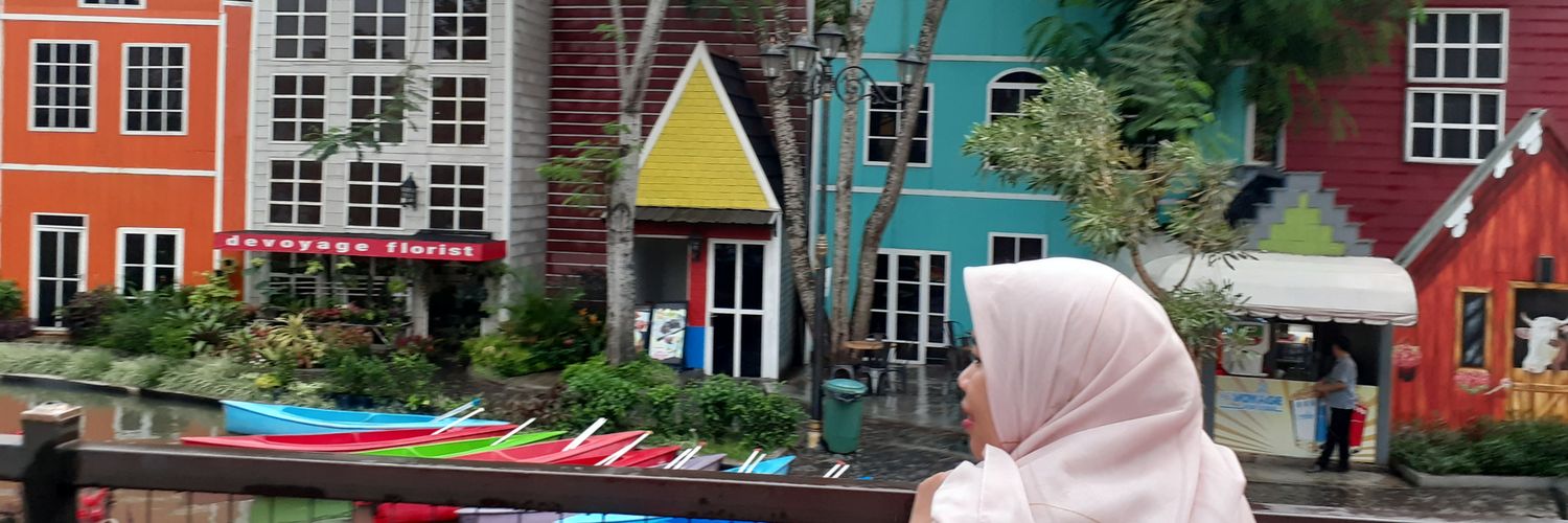 dina_nih's profile banner image