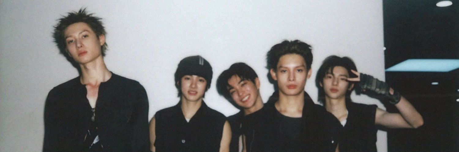 amna⁷ is seeing bts banner