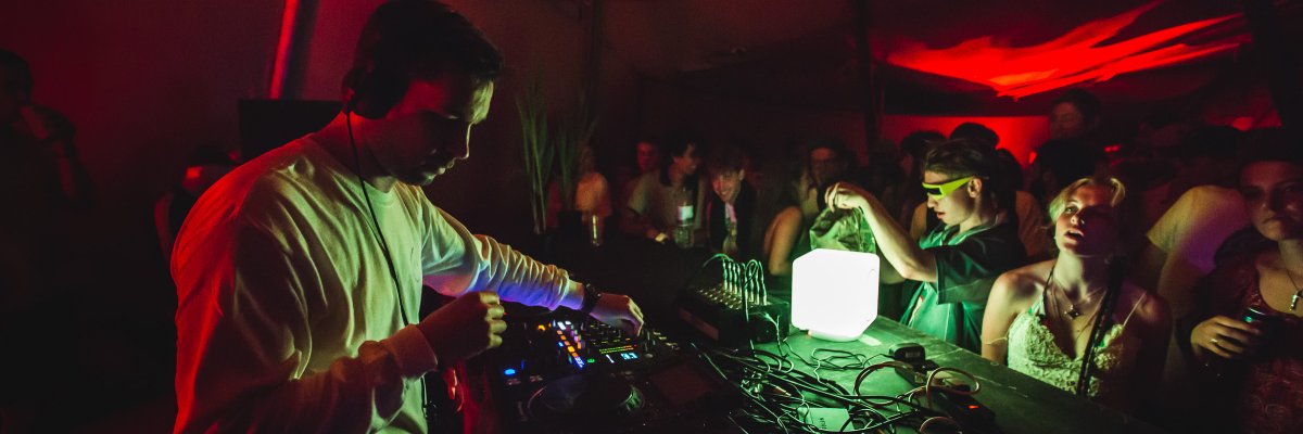 Antepop's profile banner image