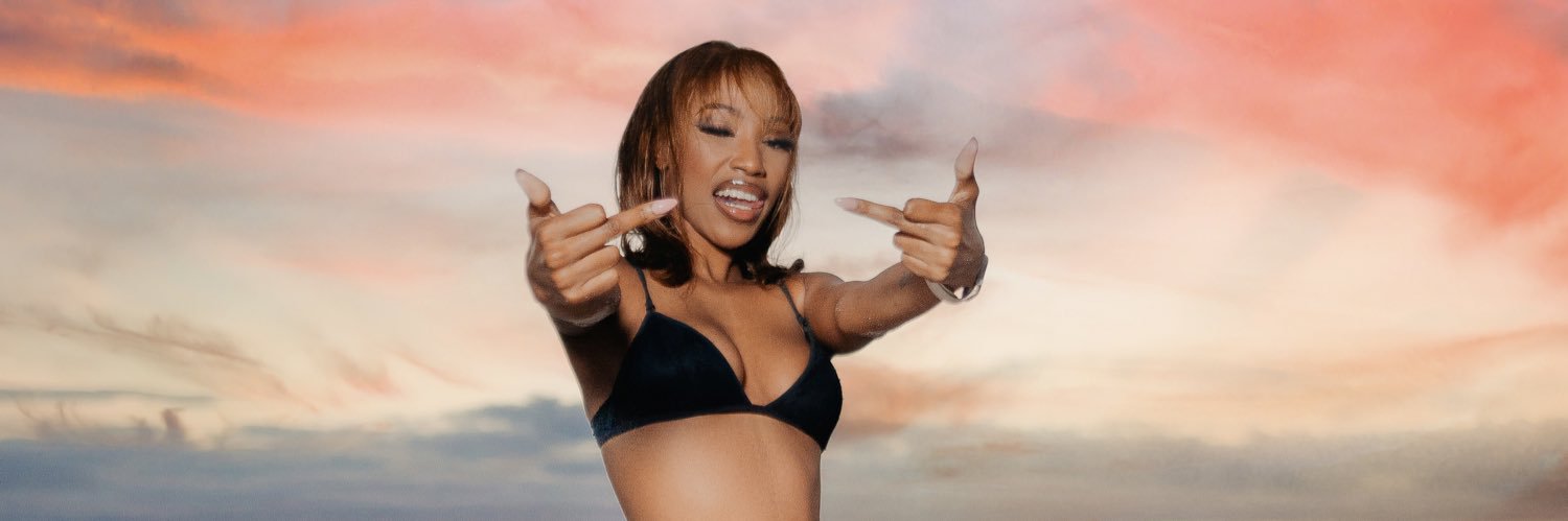 officialmiss_ll's profile banner image