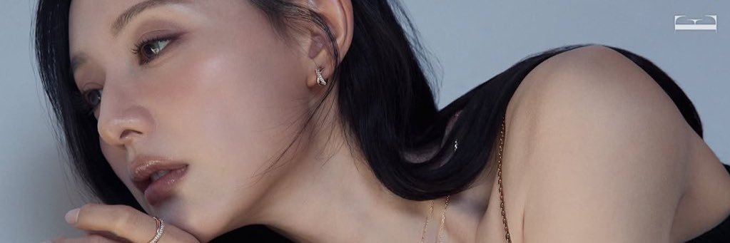 𝐋 banner