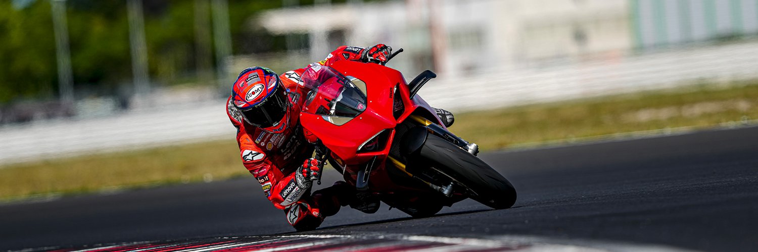 ducati_l0ve's profile banner image