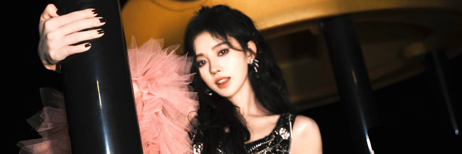 鞠婧禕 banner