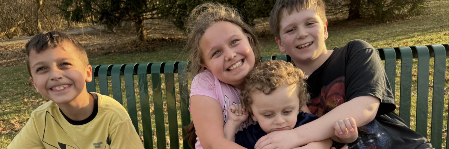 danielleee12's profile banner image