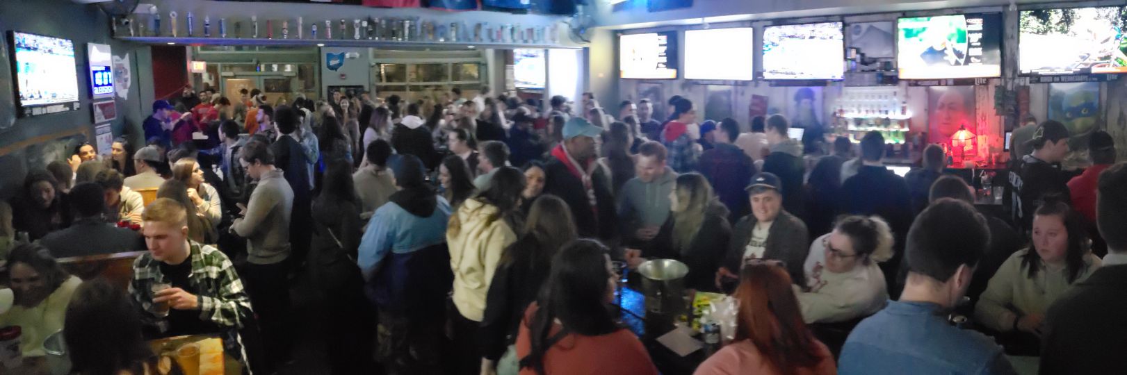 Leo’s on the Alley banner