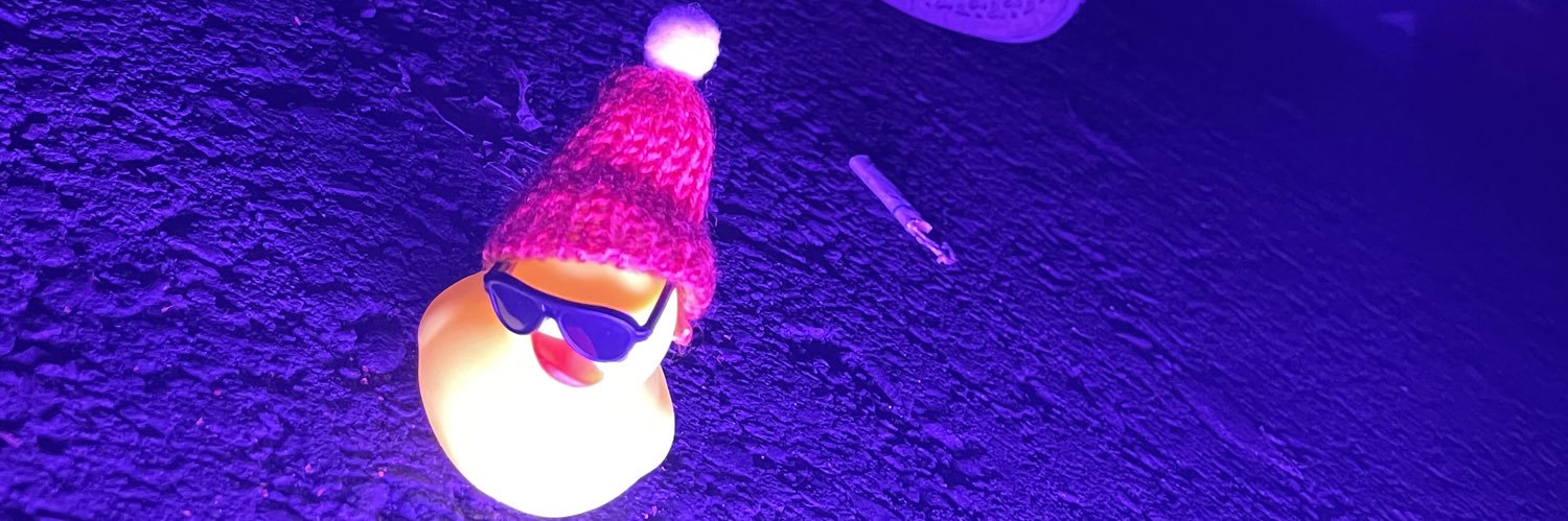 emilyujin's profile banner image