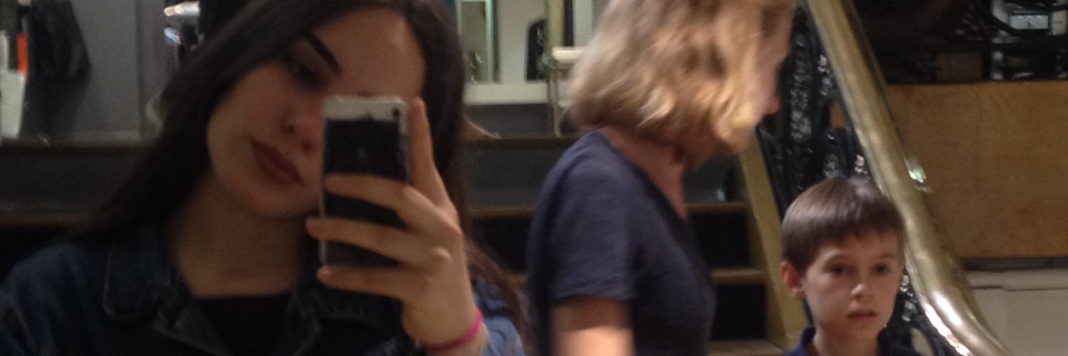 L banner
