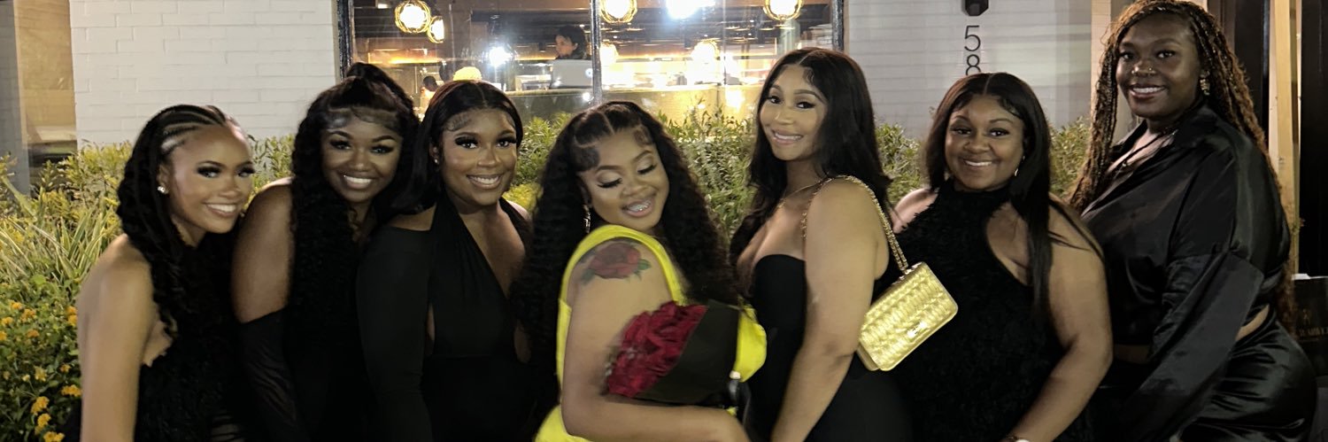 nichelle 🫧 banner