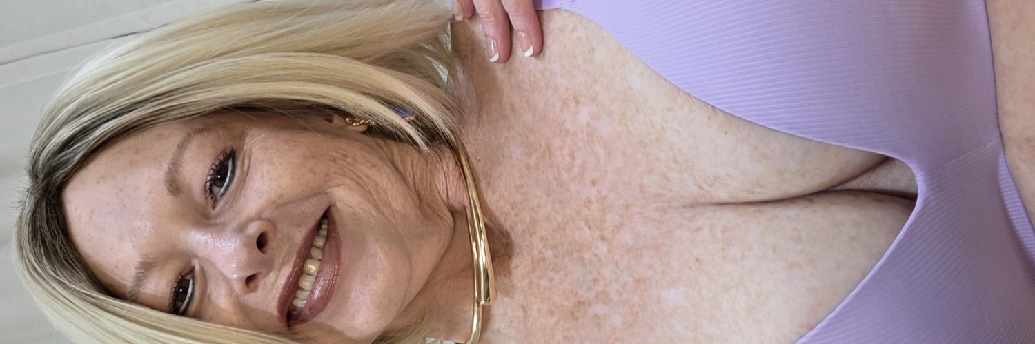 roseskaa's profile banner image