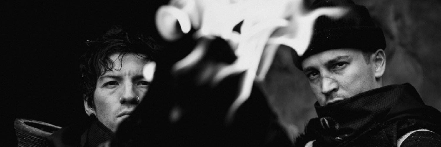 〤 banner