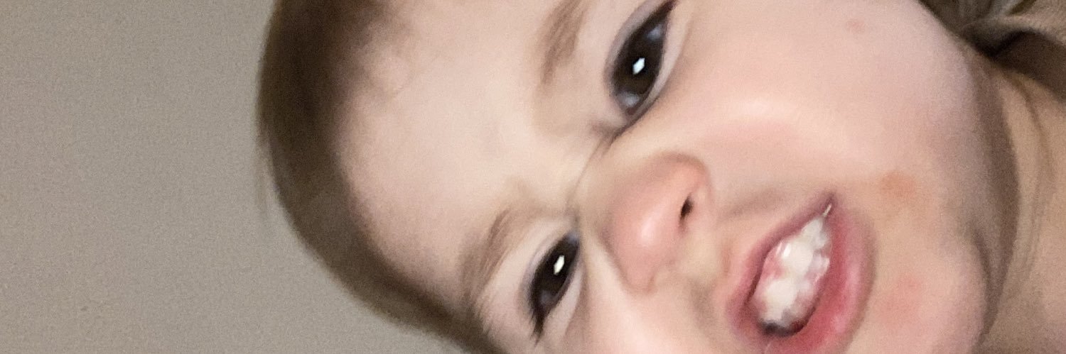 LynsieElliott's profile banner image