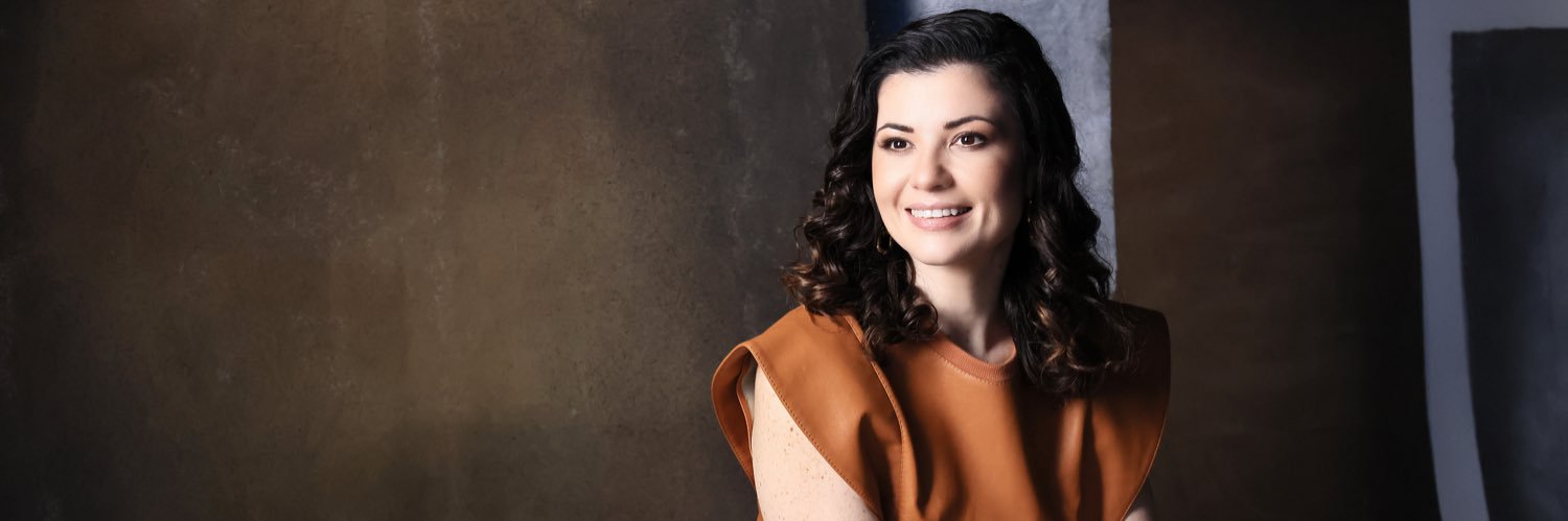 Isabela Camargo banner