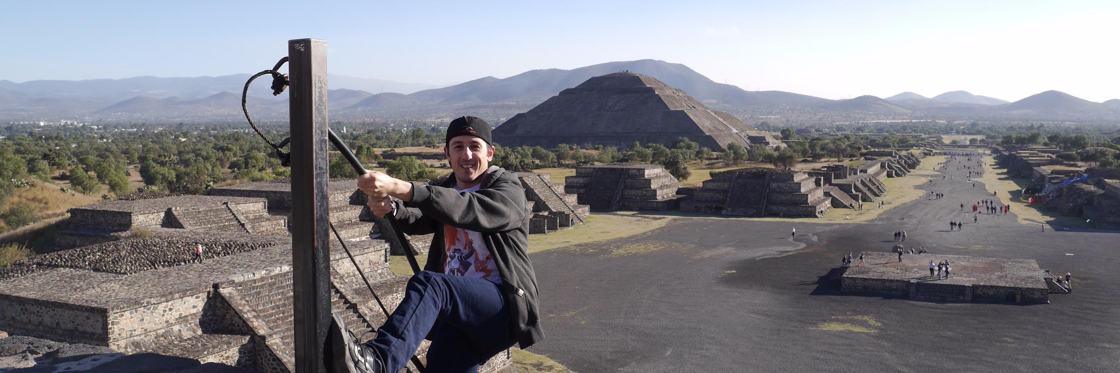 Meni Wakshtock - מני וקשטוק banner