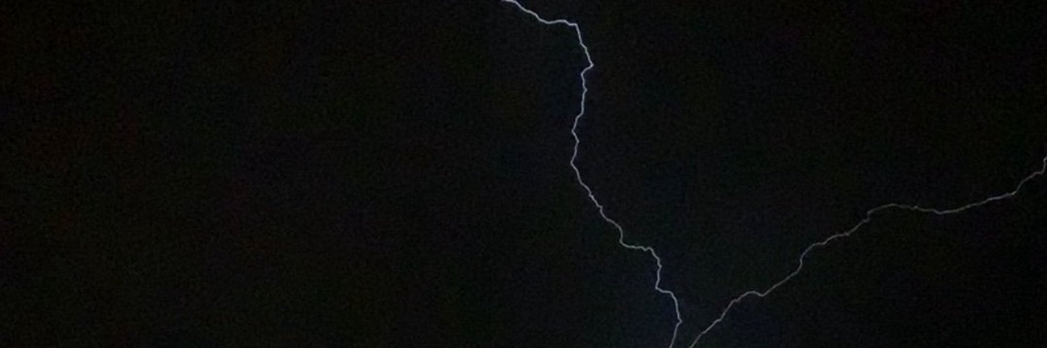 أيّـار . banner