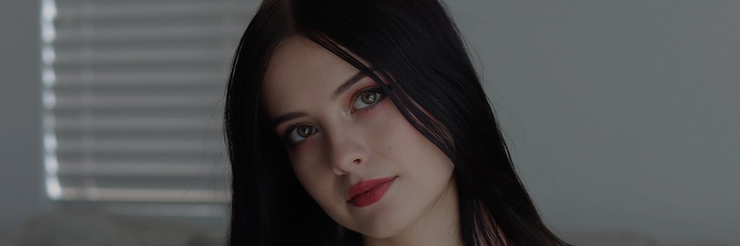 Julia 的个人资料封面