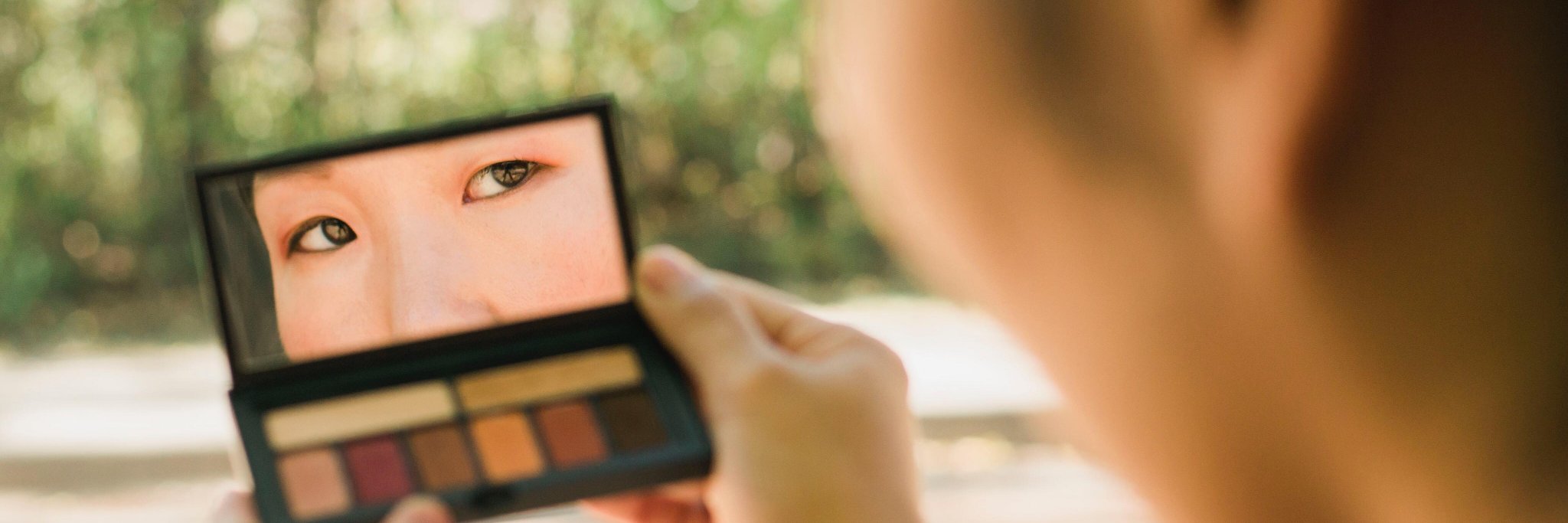 makeuplessmom's profile banner image