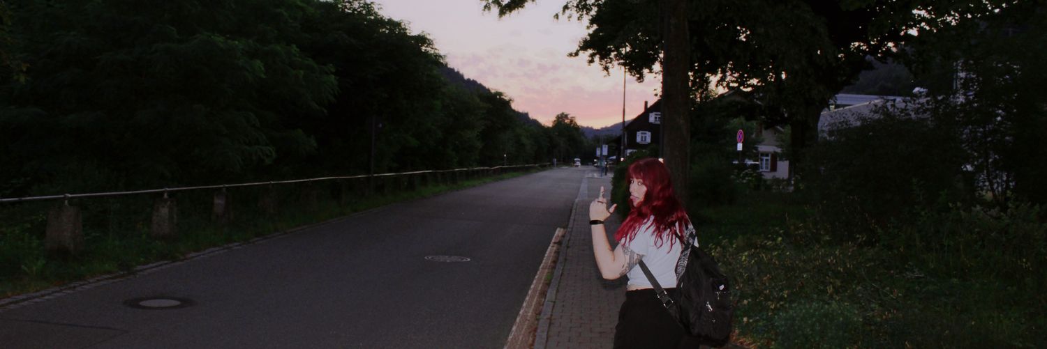 Vickyda98's profile banner image